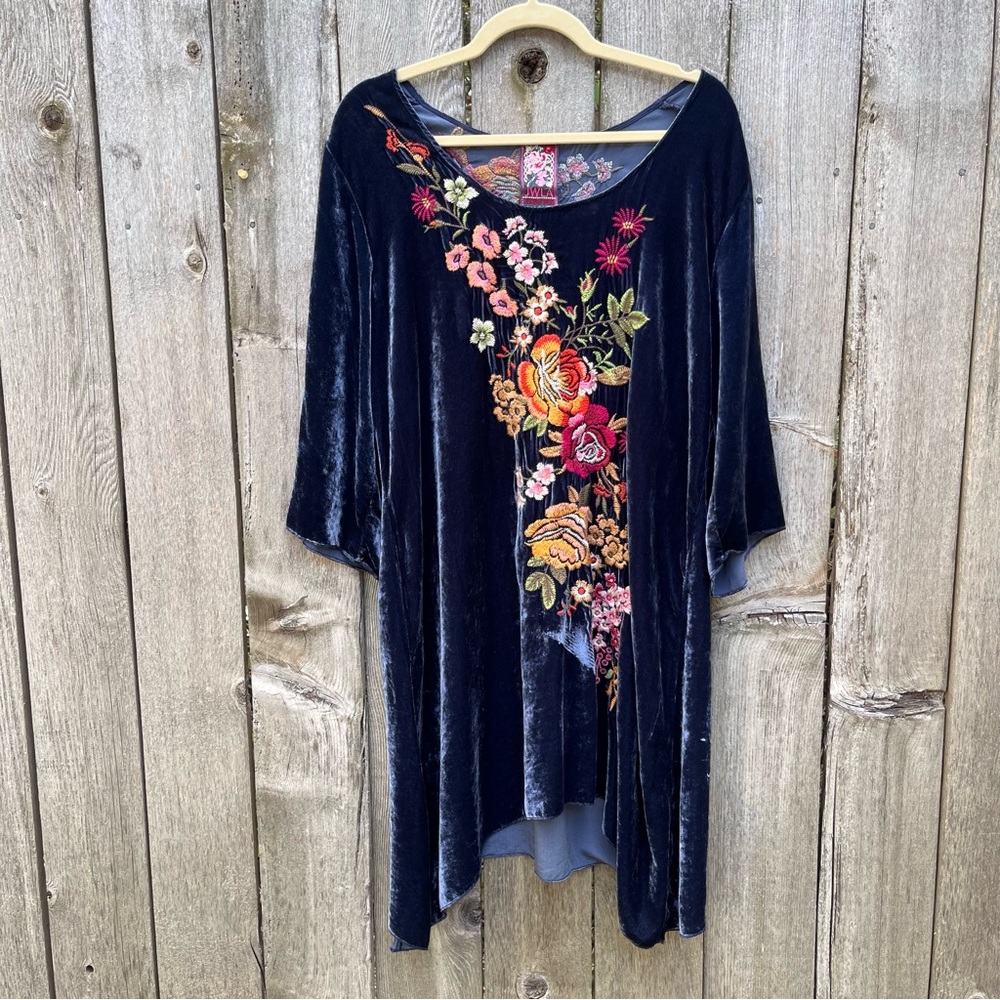 Johnny Was Navy Blue Velvet Tunic with Floral Embroidery
Whimsy goth, rich tones
